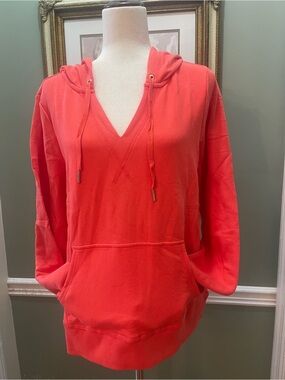 Lilly Pulitzer Coral V-Neck Hoodie, Carrie Pulover in Mizner Red.  NWT